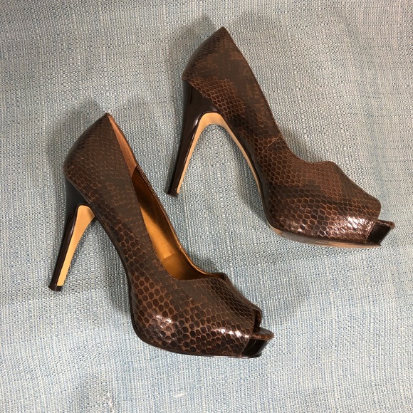 Nine West Snakeskin Pattern Size 6 1/2 Heels - Picture 4 of 6